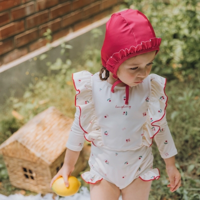 [UPF50+] Koongs Koongs [One-Piece] Love Berry (Ivory) Rash Guard Set